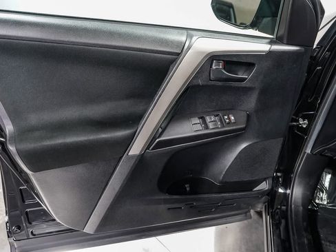 Used 2018 Toyota RAV4 LE w/ Carpet Mat Package FWD image 21