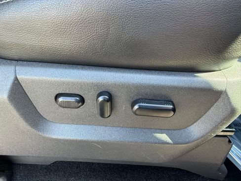 Used 2012 Ford F350 Lariat w/ Lariat Interior Pkg image 15