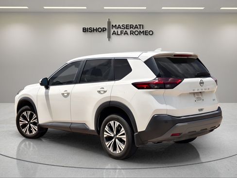 Used 2022 Nissan Rogue SV FWD image 3