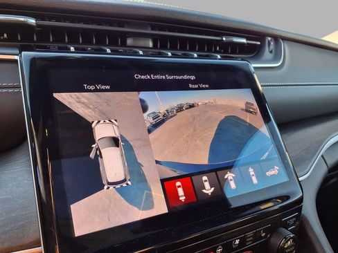 Used 2025 Jeep Grand Cherokee L Limited w/ Luxury Tech Group II image 6