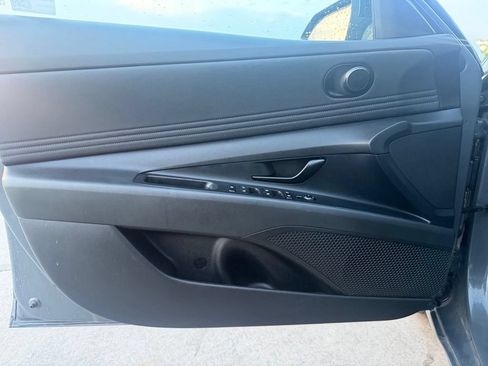 Used 2025 Hyundai Elantra Sport FWD image 9