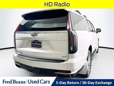 Used 2023 Cadillac Escalade ESV Premium Luxury AWD/4WD image 9