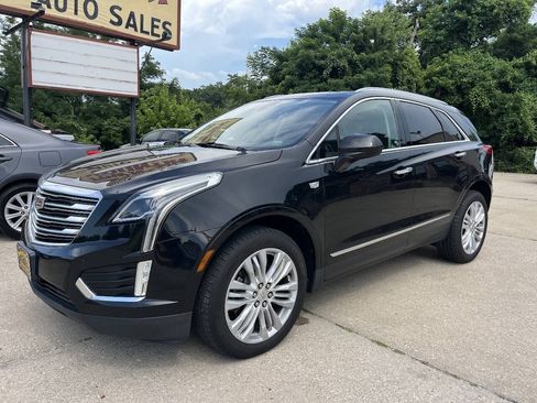 Used 2019 Cadillac XT5 Premium Luxury AWD/4WD image 2