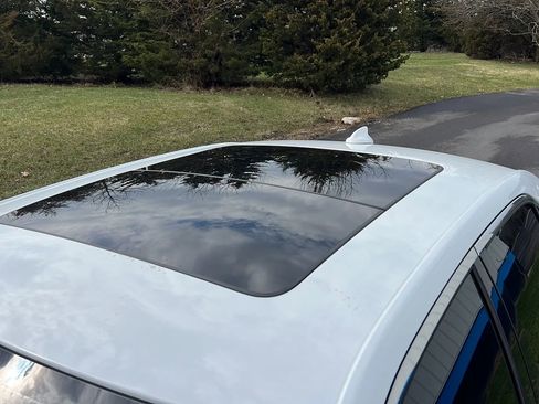 Used 2017 Chrysler 300 Limited w/ Value Package image 8