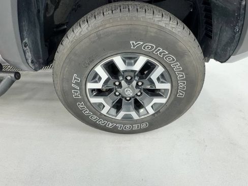 Used 2022 Toyota Tacoma TRD Off-Road AWD/4WD image 9