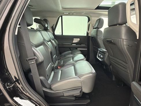 Certified 2025 Ford Expedition Active AWD/4WD image 31
