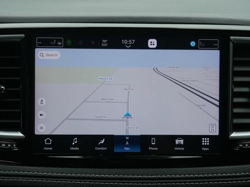 Used 2025 Chrysler Pacifica Limited w/ Trailer Tow Group FWD image 5