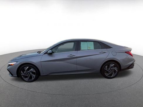 Used 2025 Hyundai Elantra SEL image 9