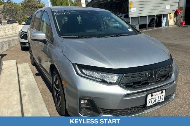 Certified 2025 Honda Odyssey EX-L image 2