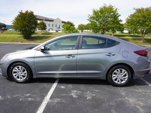 Used 2019 Hyundai Elantra SE FWD image 10