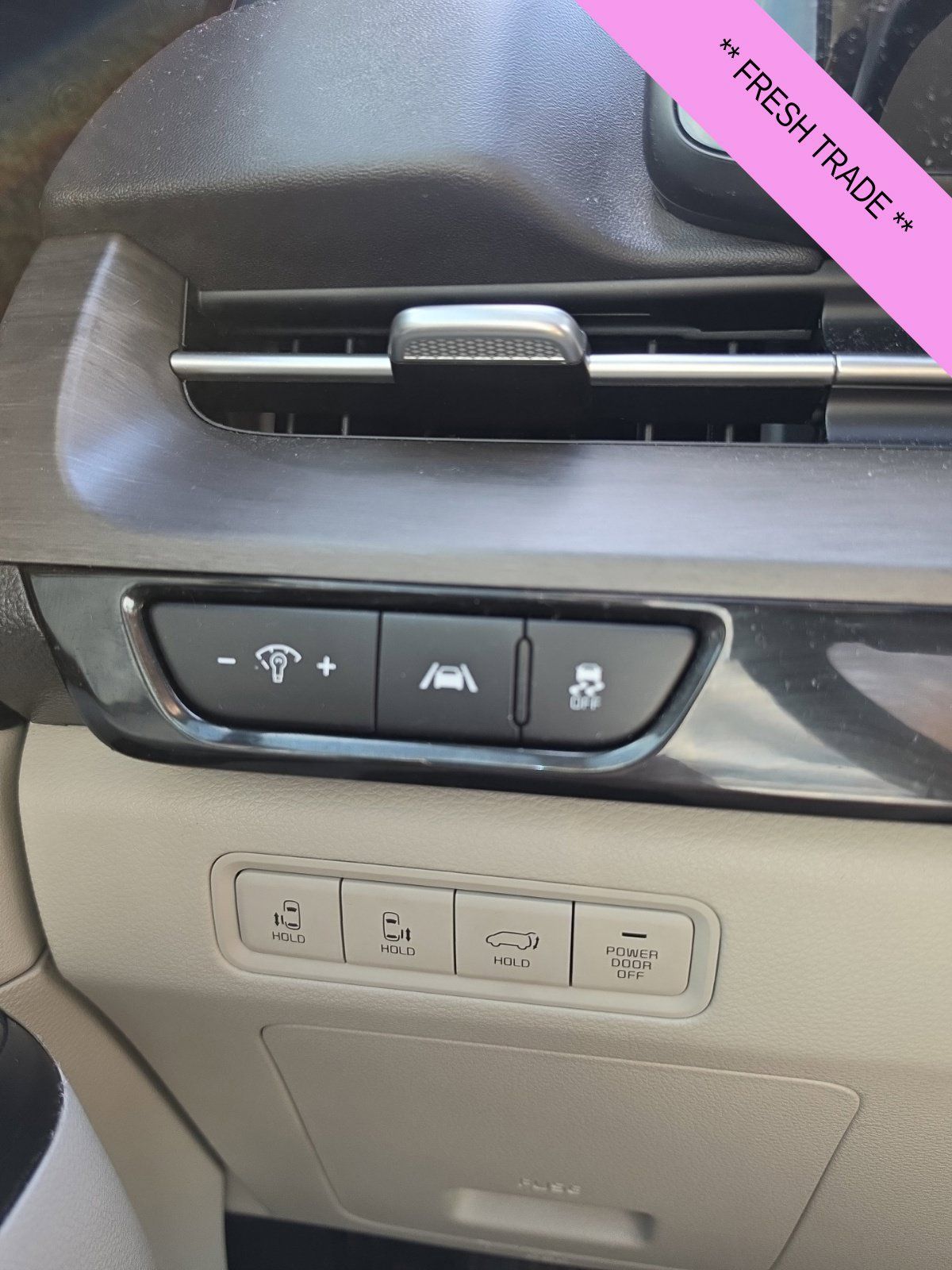 Used 2024 Kia Carnival EX FWD image 13