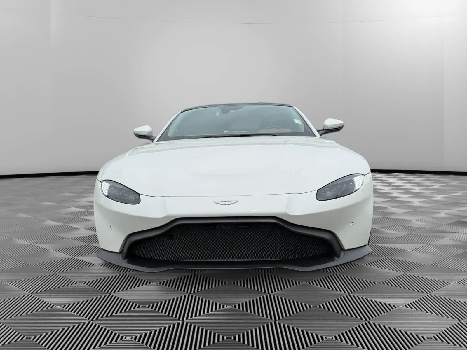 Used 2019 Aston Martin V8 Vantage Coupe RWD image 8