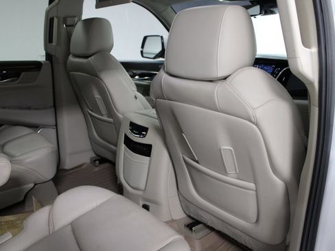 Used 2020 Cadillac Escalade Premium Luxury AWD/4WD image 28