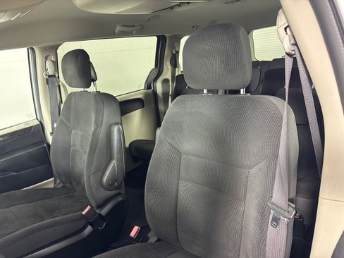 Used 2017 Dodge Grand Caravan SE w/ Power Window Group image 12