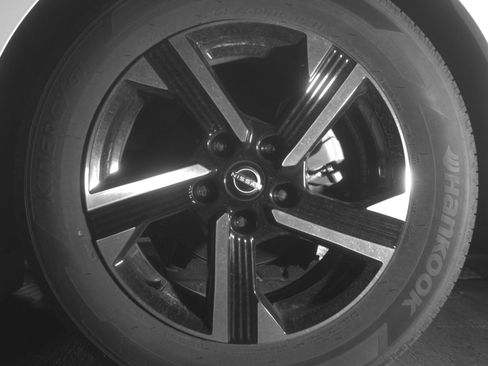 Used 2025 Nissan Sentra SV FWD image 14