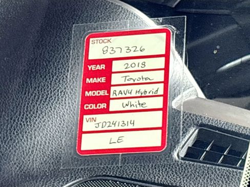 Used 2018 Toyota RAV4 LE AWD/4WD image 24