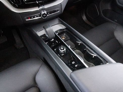 Certified 2025 Volvo XC60 B5 Plus AWD/4WD image 10