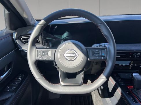 Used 2025 Nissan Kicks SR w/ SR Premium Package AWD/4WD image 9