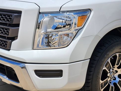 Used 2022 Nissan Titan SV RWD image 8