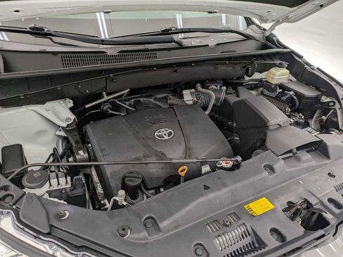 Used 2018 Toyota Highlander XLE image 15