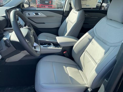 New 2026 Ford Explorer Active w/ Active Comfort Package image 8