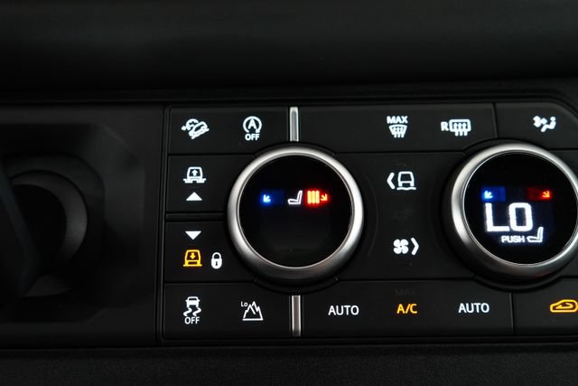 Used 2024 Land Rover Defender 110 X-Dynamic SE AWD/4WD image 31