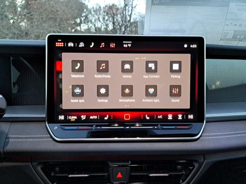 New 2026 Volkswagen Tiguan SE FWD image 20