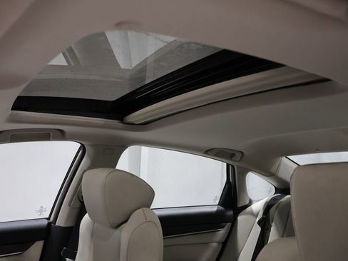 Used 2018 Honda Accord EX image 9