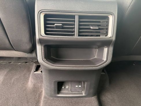 Used 2024 Volkswagen Atlas Cross Sport SE FWD image 28