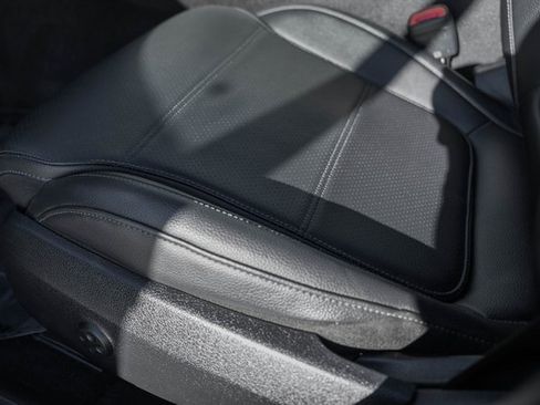 Used 2023 Mercedes-Benz C 300 4MATIC Sedan w/ Exclusive Trim Package image 32