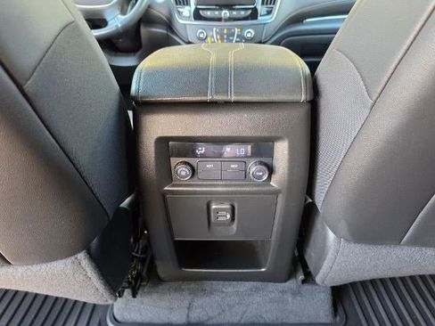 Used 2022 Chevrolet Traverse LT AWD/4WD image 31