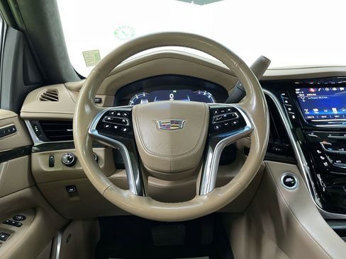 Used 2018 Cadillac Escalade Platinum image 19
