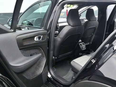 Used 2024 Volvo XC40 B5 Core image 14