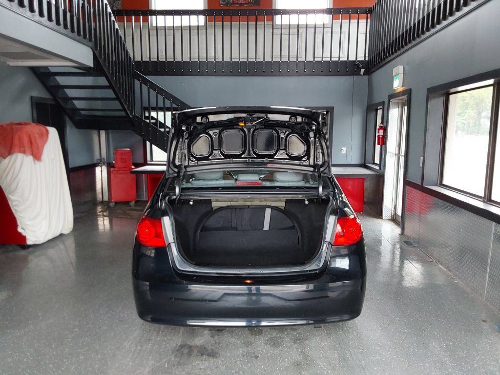 Used 2010 Hyundai Elantra GLS FWD image 19
