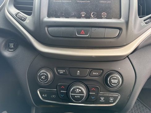 Used 2015 Jeep Cherokee Limited w/ Luxury Group image 26