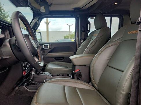 Certified 2025 Jeep Gladiator Mojave w/ Safety Group AWD/4WD image 18