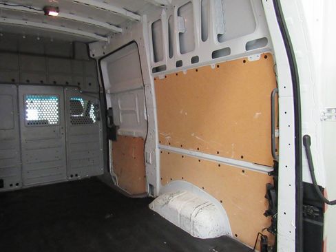 Used 2021 Nissan NV 2500 SV RWD image 18