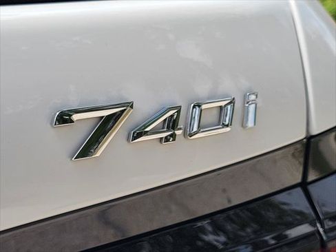 Used 2025 BMW 740i xDrive AWD/4WD image 10