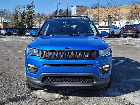 Used 2018 Jeep Compass Latitude image 2