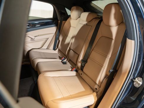 Certified 2023 Porsche Cayenne Coupe AWD/4WD image 29