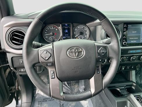 Used 2022 Toyota Tacoma TRD Sport w/ Black Out Package (TMS) AWD/4WD image 11