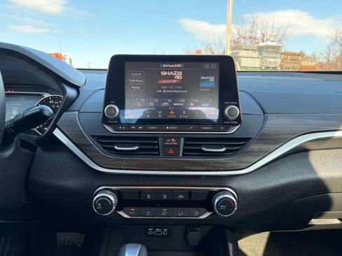 Used 2025 Nissan Altima 2.5 SV image 17