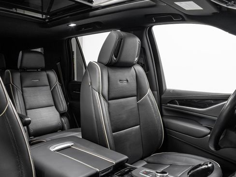 Used 2022 Cadillac Escalade Sport w/ Touring Package AWD/4WD image 18