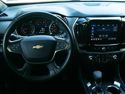 Used 2023 Chevrolet Traverse LT FWD image 19