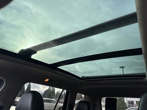 Used 2018 Volkswagen Atlas SEL Premium image 4