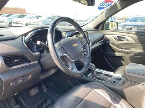 Used 2023 Chevrolet Traverse LT w/ LPO, Floor Liner Package FWD image 10