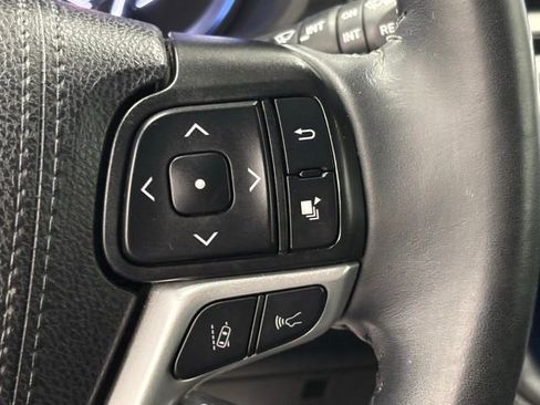 Used 2019 Toyota Highlander SE image 21