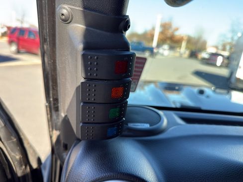 Used 2015 Jeep Wrangler Rubicon image 17