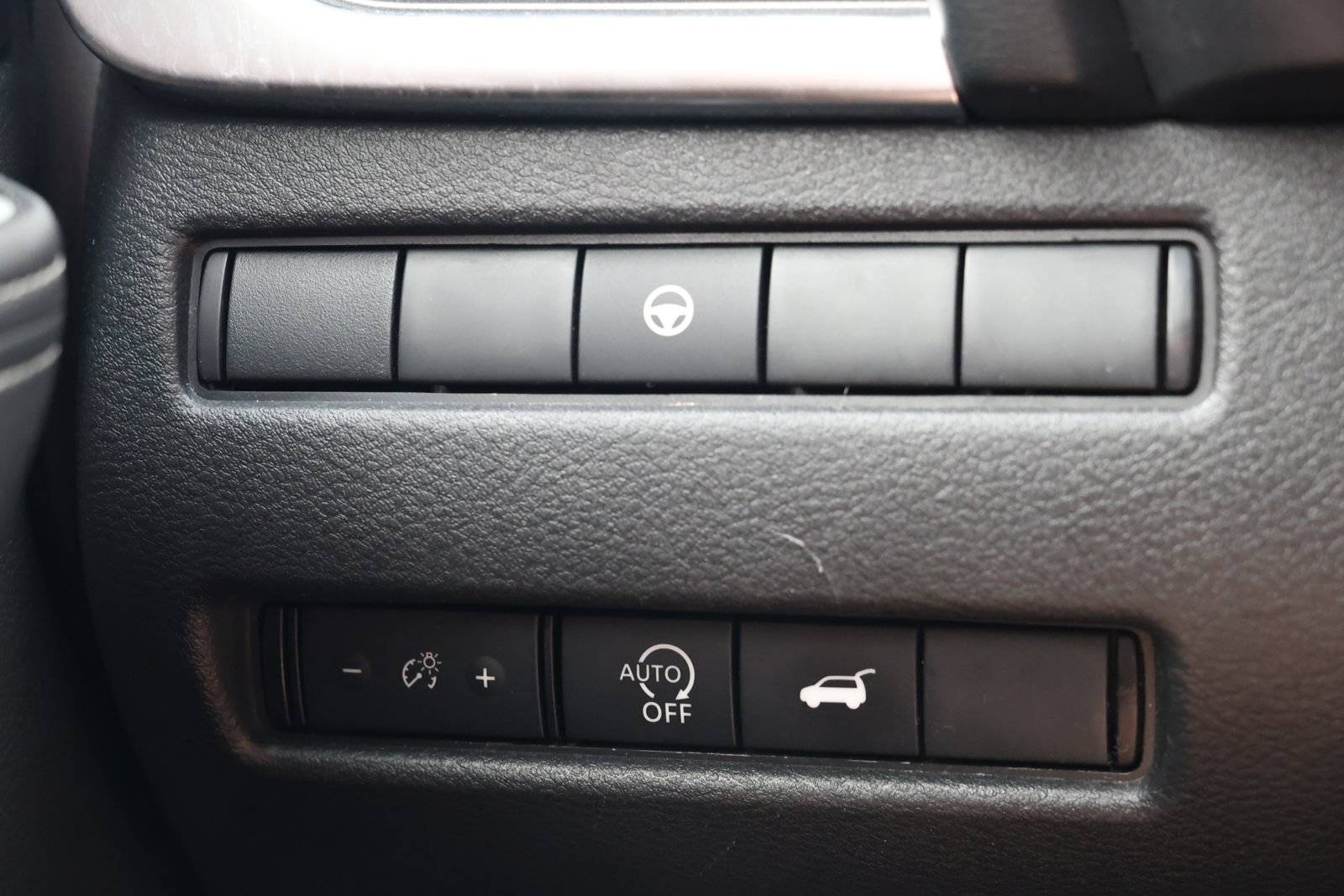 Used 2025 Nissan Rogue SV AWD/4WD image 25