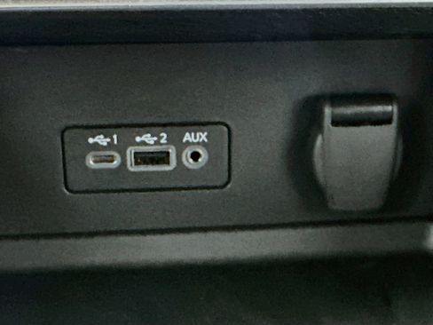 Used 2023 Nissan Sentra SR w/ Electronics Package FWD image 25